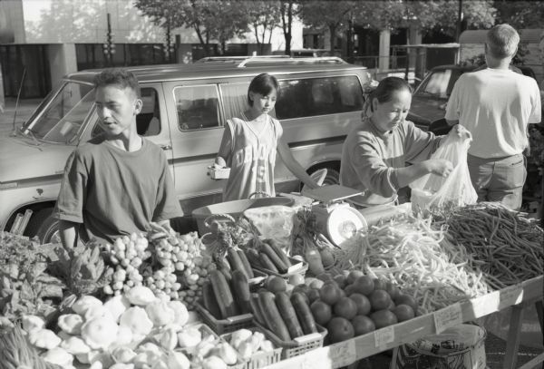 1997 - Hmong vegetable vendors